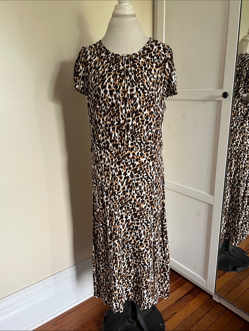 Banana Republic Leopard Print Midi Dress Size L Rayon Keyhole Back Short Sleeve